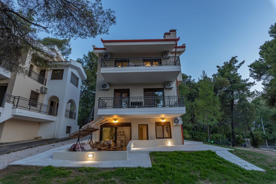 Property building, Garden, Balcony/Terrace, Garden view