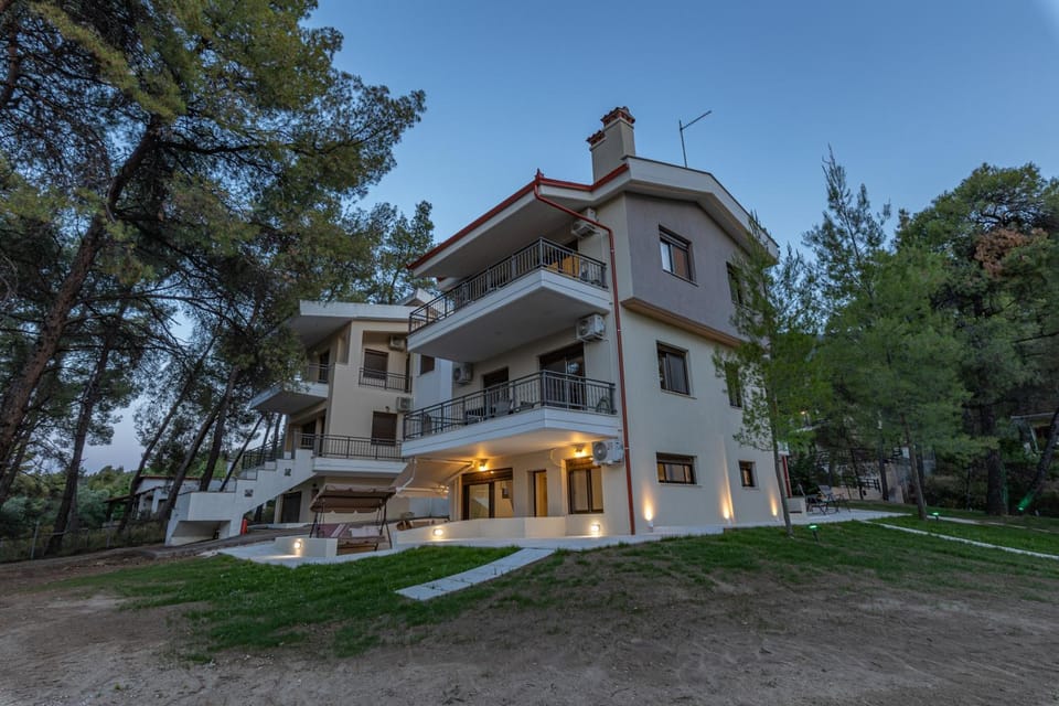 Property building, Natural landscape, Garden, Garden view