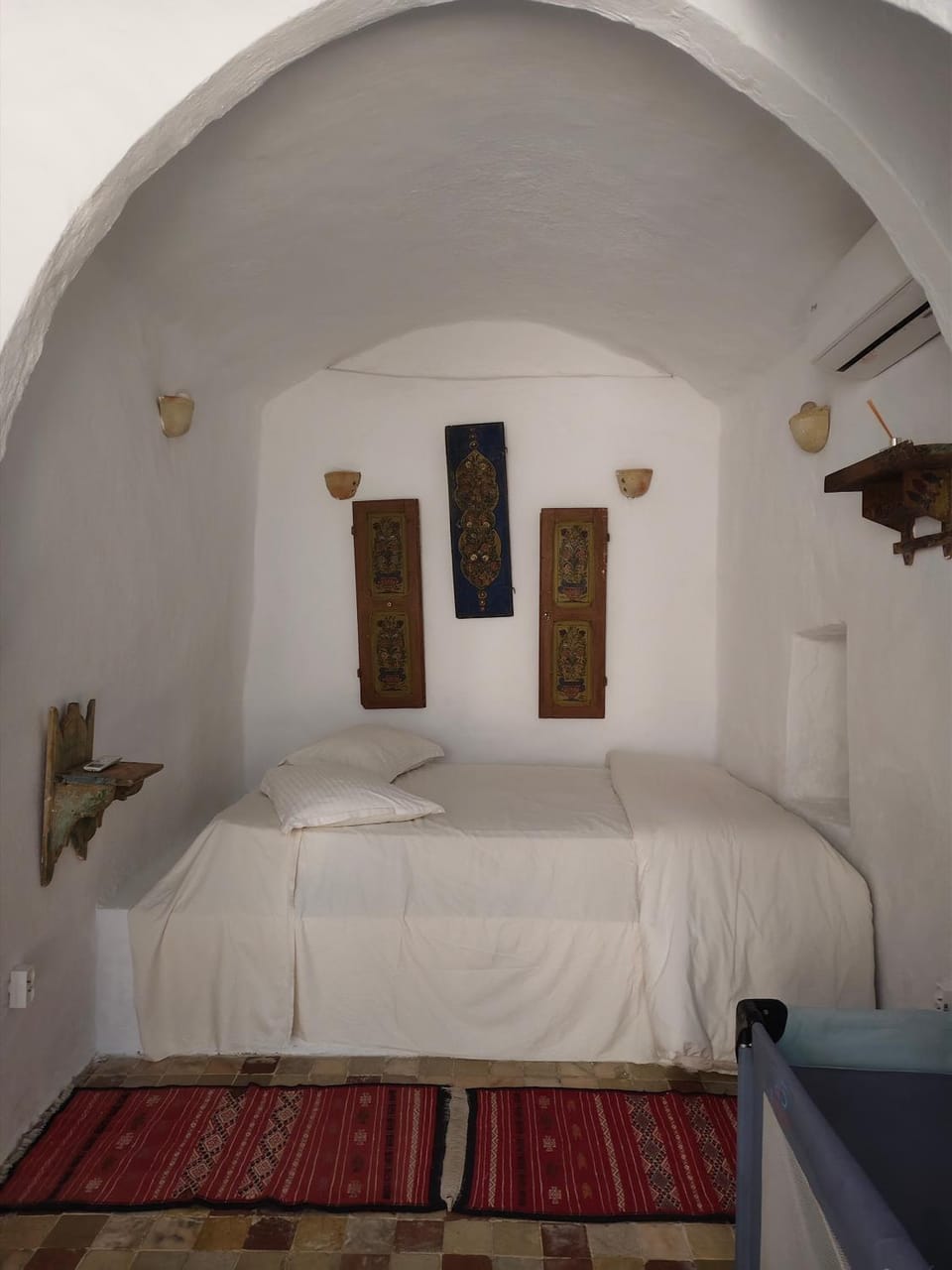Bed, Photo of the whole room, Bedroom, air conditioner