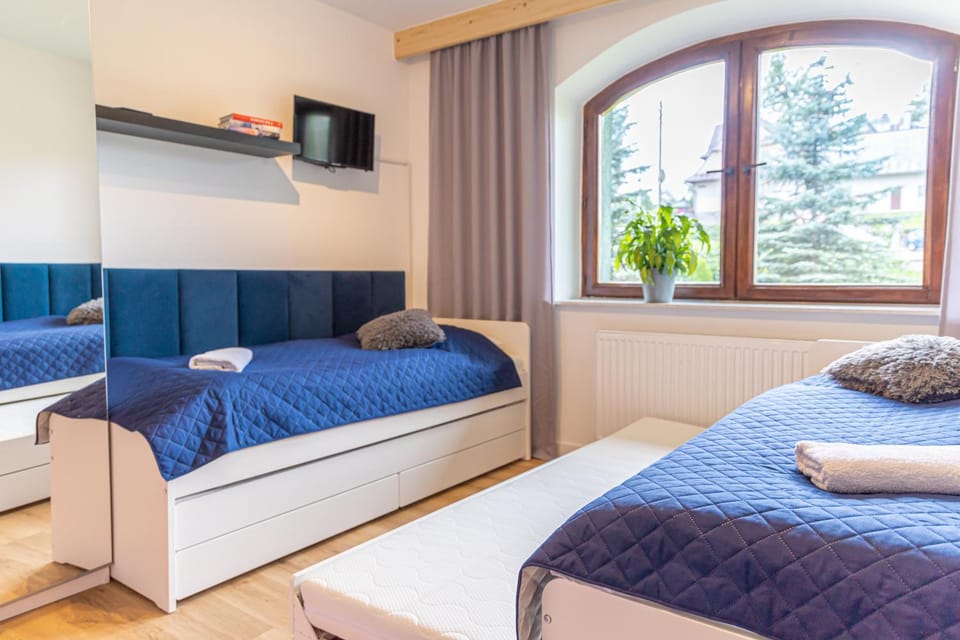 Bed, Photo of the whole room, towels