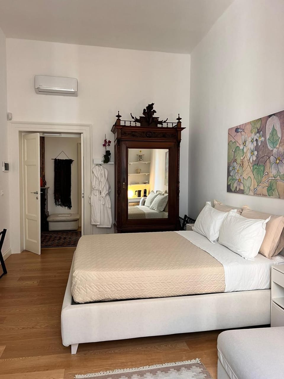 Bed, Bedroom, wardrobe, air conditioner