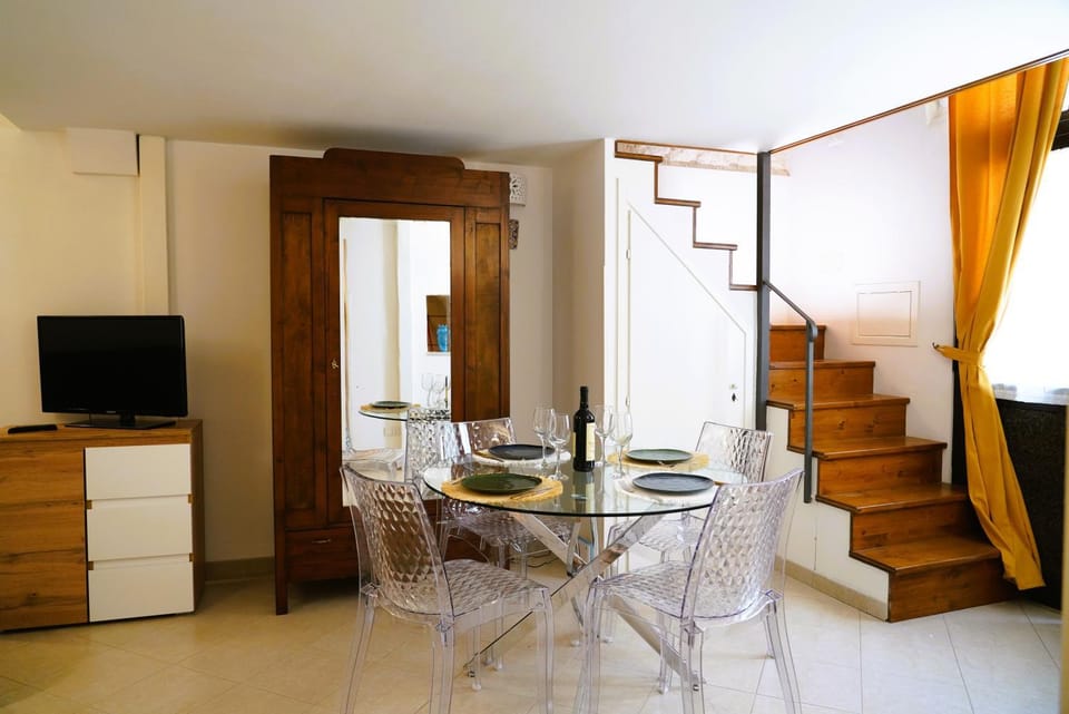 Seating area, Breakfast