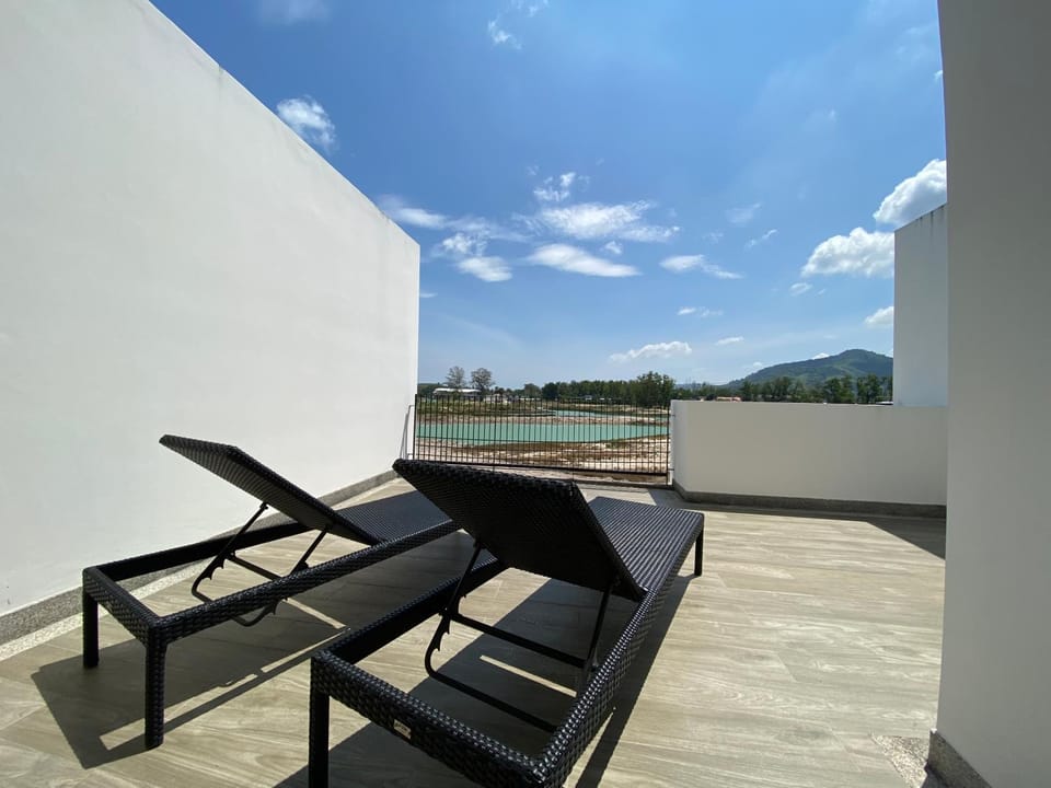 View (from property/room), Balcony/Terrace, Mountain view, sunbed