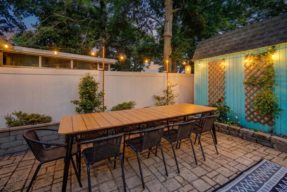 Patio, Garden, Seating area, Dining area