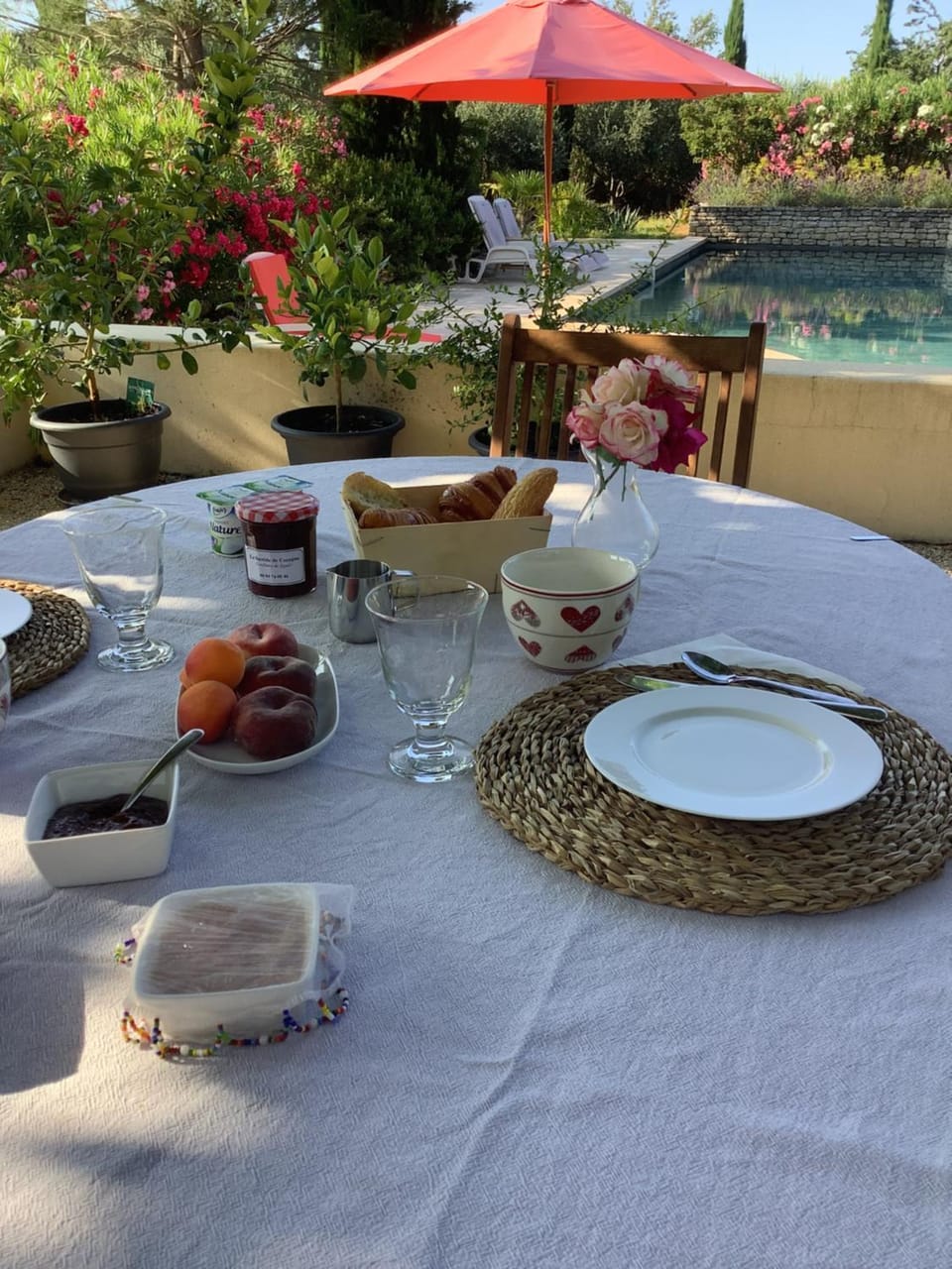 Patio, Dining area, Continental breakfast