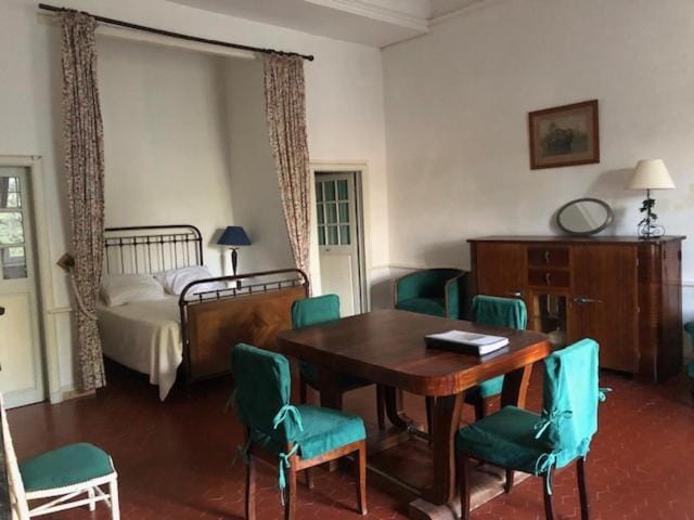 château de Paulignan Bed and Breakfast in Occitanie