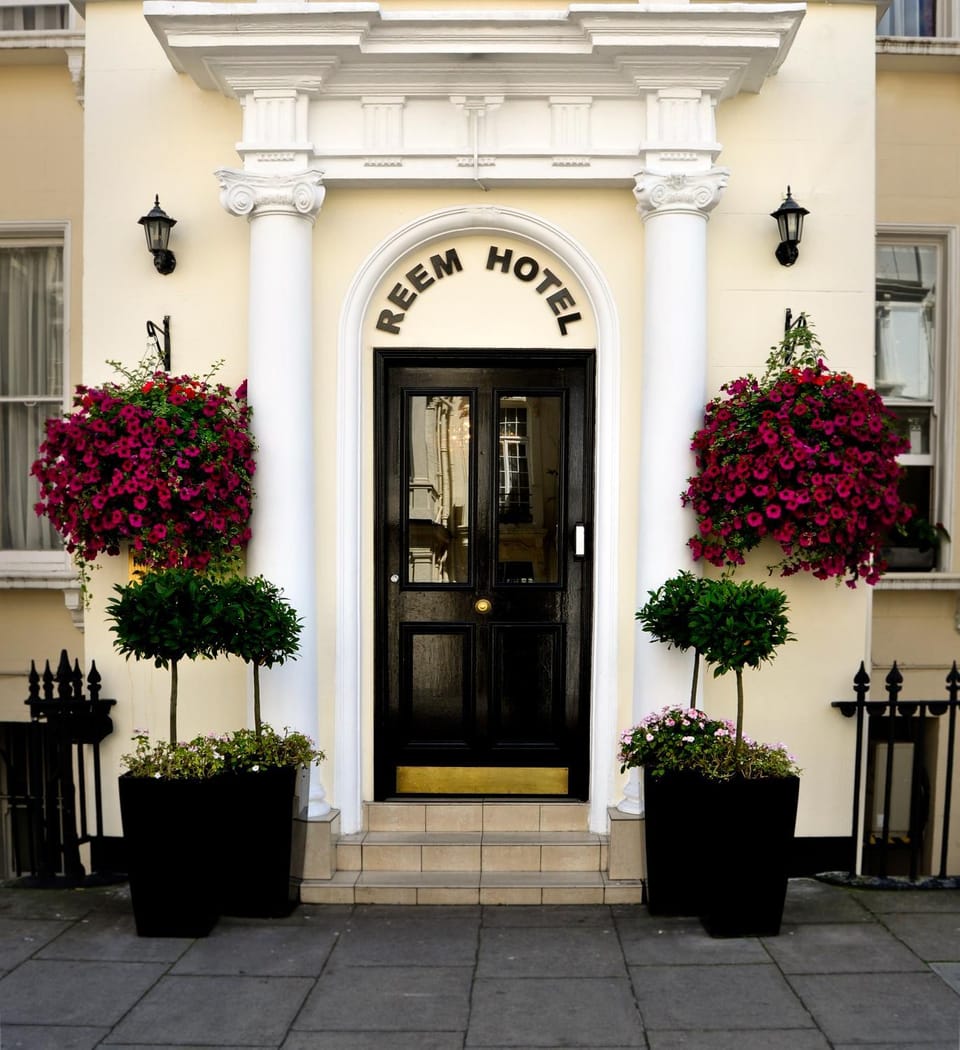 Property building, Facade/entrance