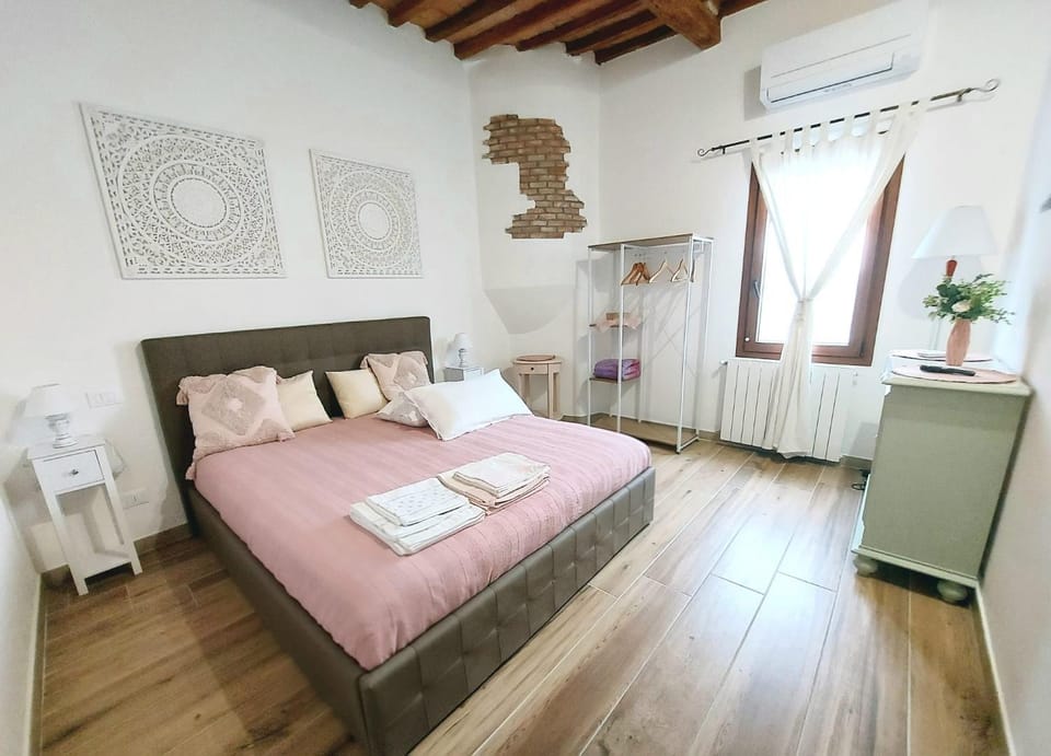 Bed, Photo of the whole room, Bedroom, towels, air conditioner