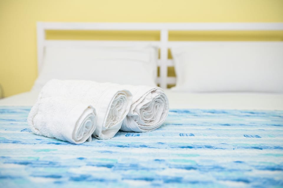 Bed, Decorative detail, towels
