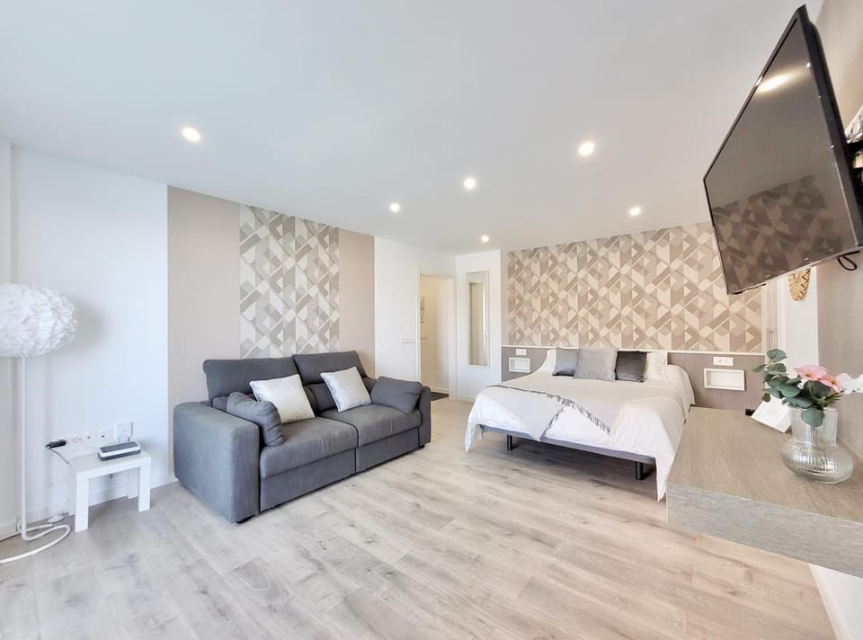 Bed, TV and multimedia, Living room, Photo of the whole room, Bedroom