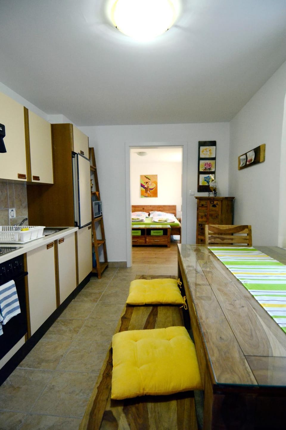 Kitchen or kitchenette, Dining area