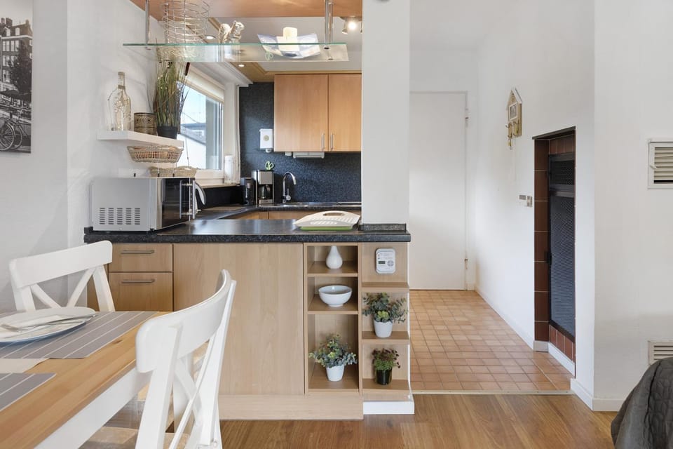 Property building, Kitchen or kitchenette, Living room