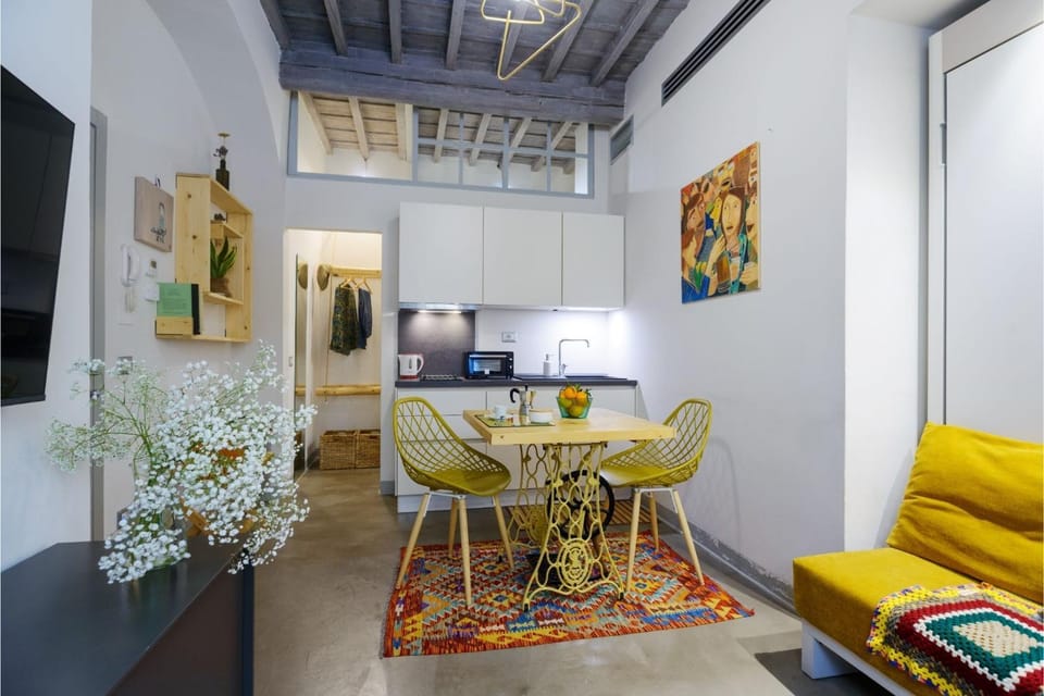 TV and multimedia, Kitchen or kitchenette, Living room, Seating area