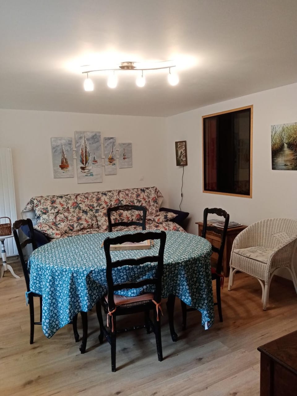 Living room, Dining area