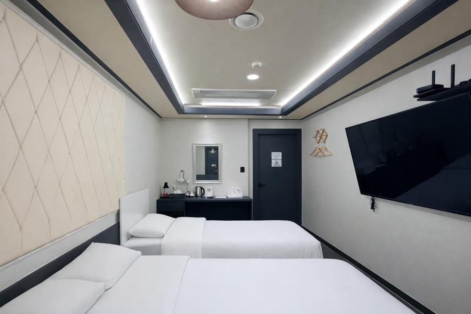 Bed, TV and multimedia, Photo of the whole room, Bedroom, air conditioner