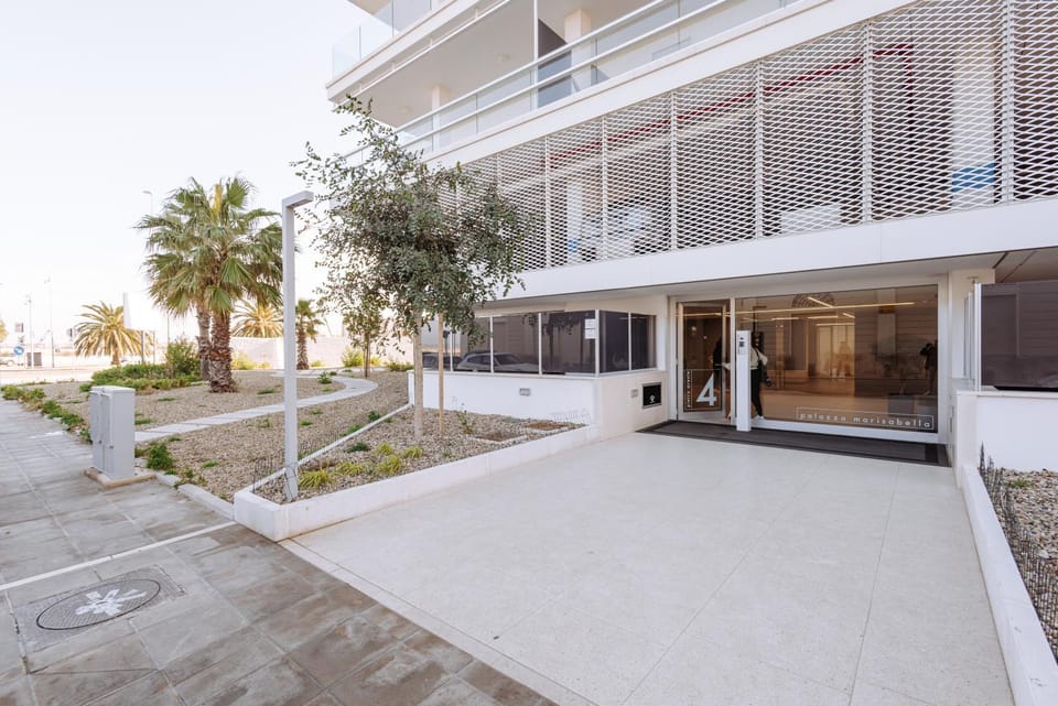 Property building, Facade/entrance