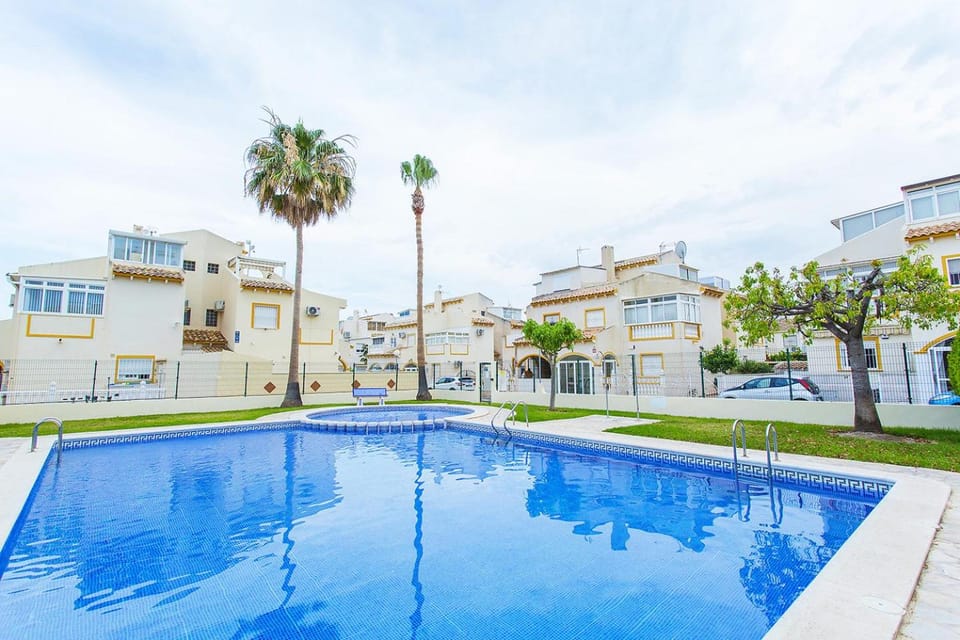 Property building, Neighbourhood, Swimming pool