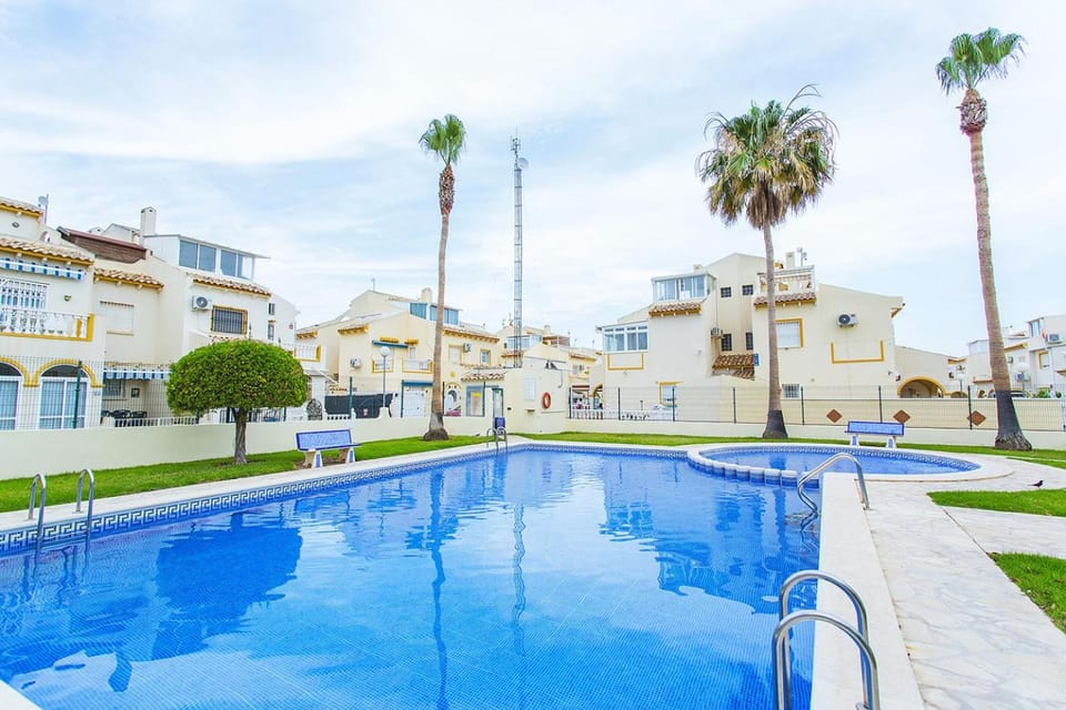 Property building, Swimming pool, Location