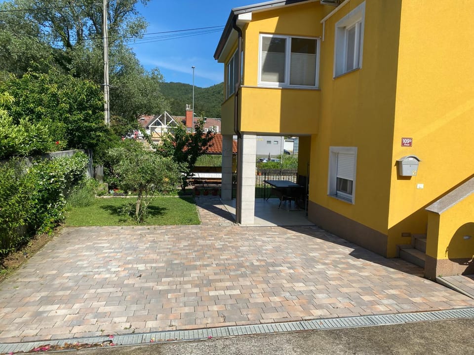 Garden view, Parking