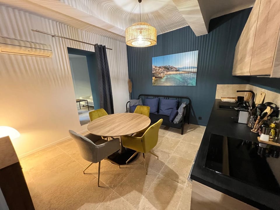 Living room, Dining area