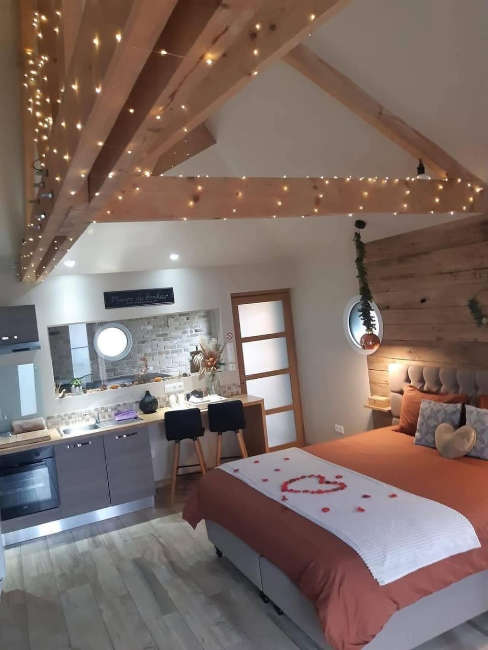 Bed, Sauna, Kitchen or kitchenette, Photo of the whole room, Bedroom