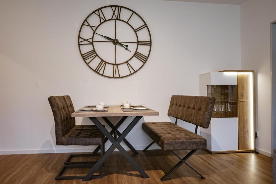 Seating area, Dining area