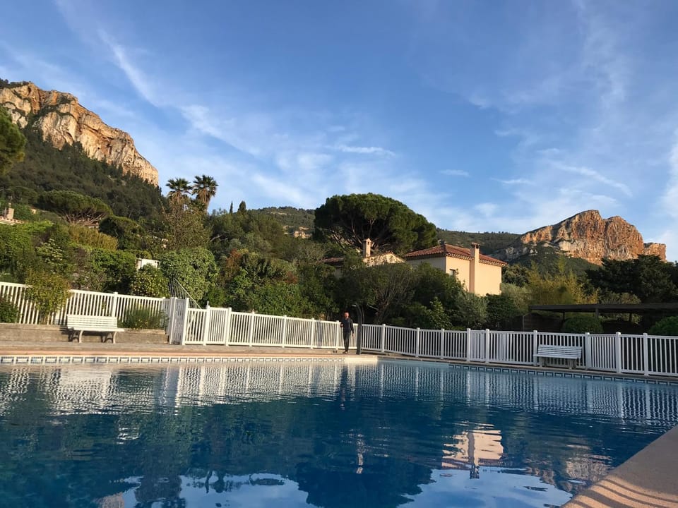Sunset villa tennis et piscine collectif Villa in Cassis