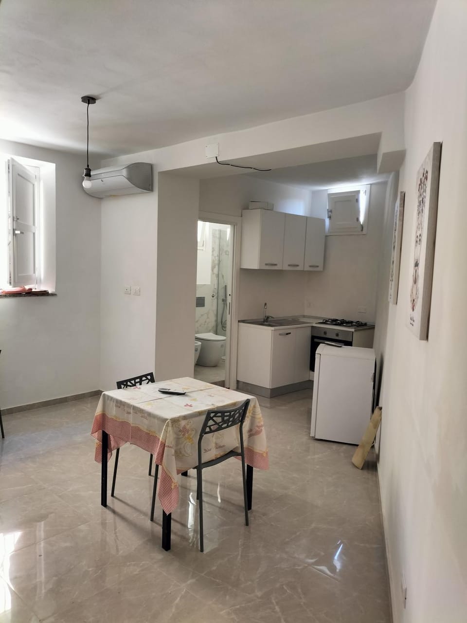 Kitchen or kitchenette, Living room, Dining area