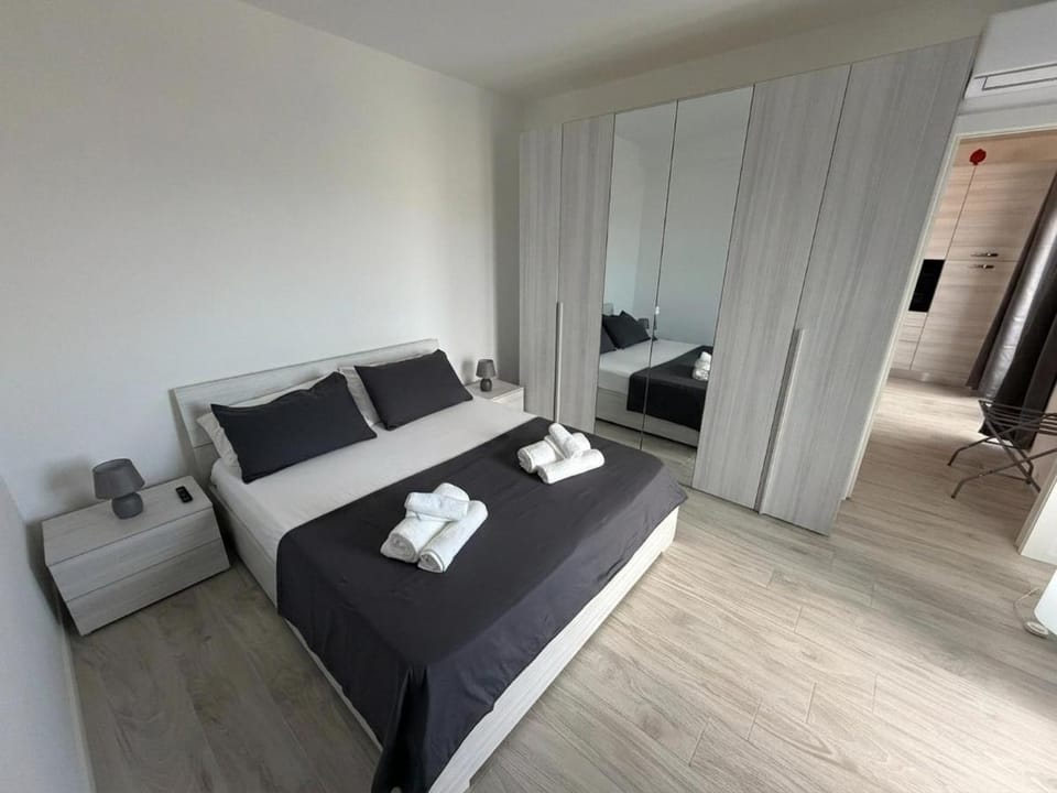Bed, Photo of the whole room, Bedroom, towels, wardrobe