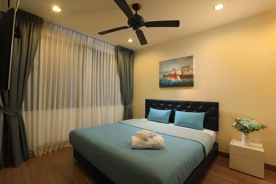 Bed, Bedroom, towels