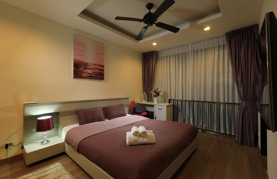 Bed, Bedroom, towels