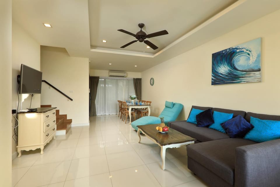 Communal lounge/ TV room, TV and multimedia, Living room, Seating area