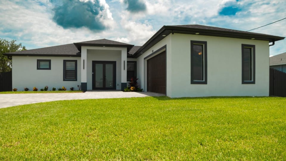 Property building, Day, Natural landscape, Garden, Garden view