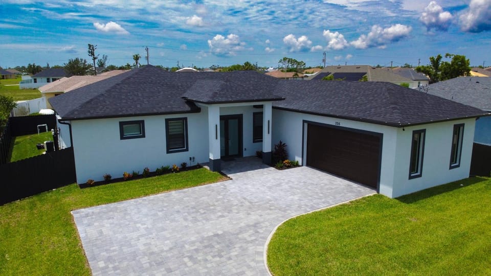 Property building, Day, Garden, Garden view