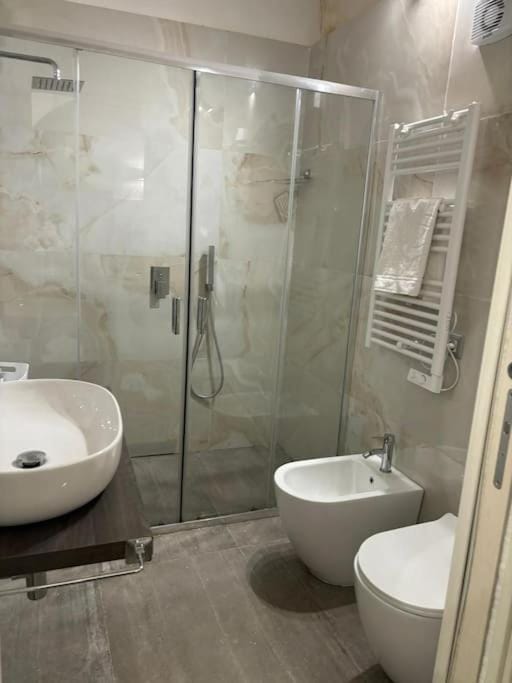 Intero Alloggio - Chiaia Apartment in Naples