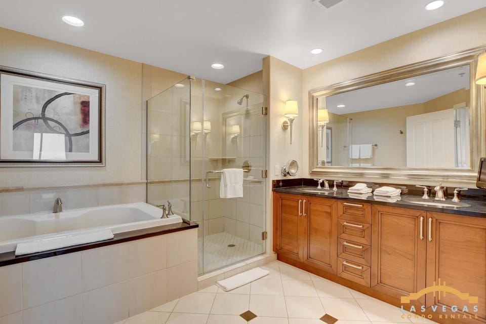 Deluxe Spa 24th floor Signature Studio with Mountain View House in Las Vegas Strip