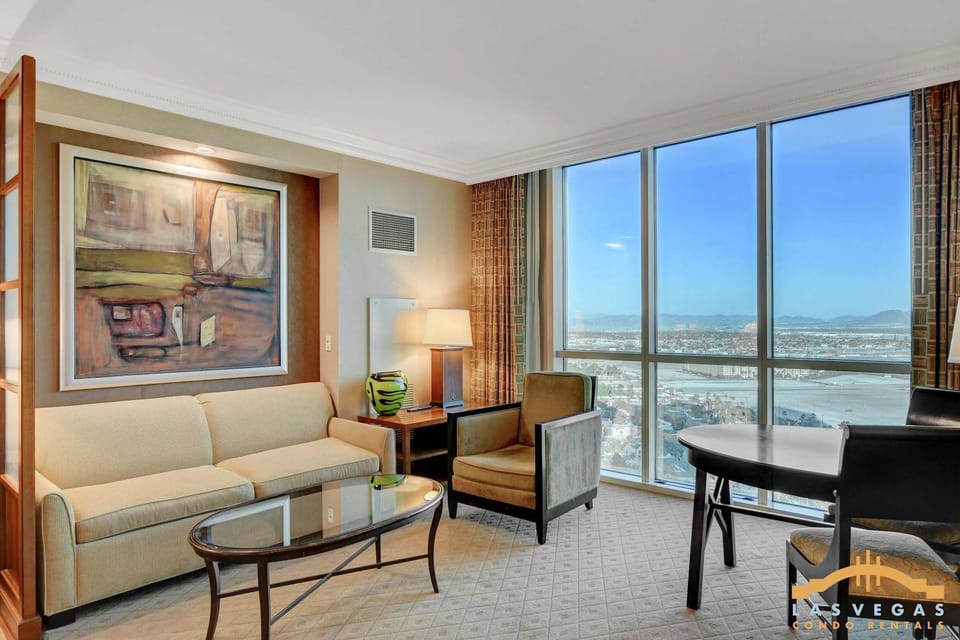 Deluxe Spa 24th floor Signature Studio with Mountain View House in Las Vegas Strip