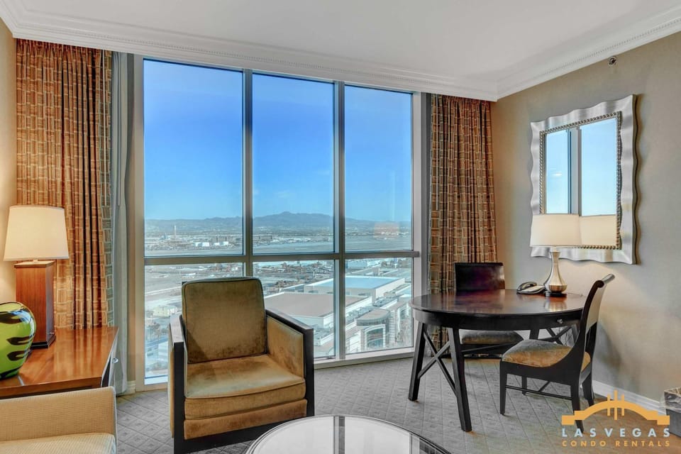 Deluxe Spa 24th floor Signature Studio with Mountain View House in Las Vegas Strip