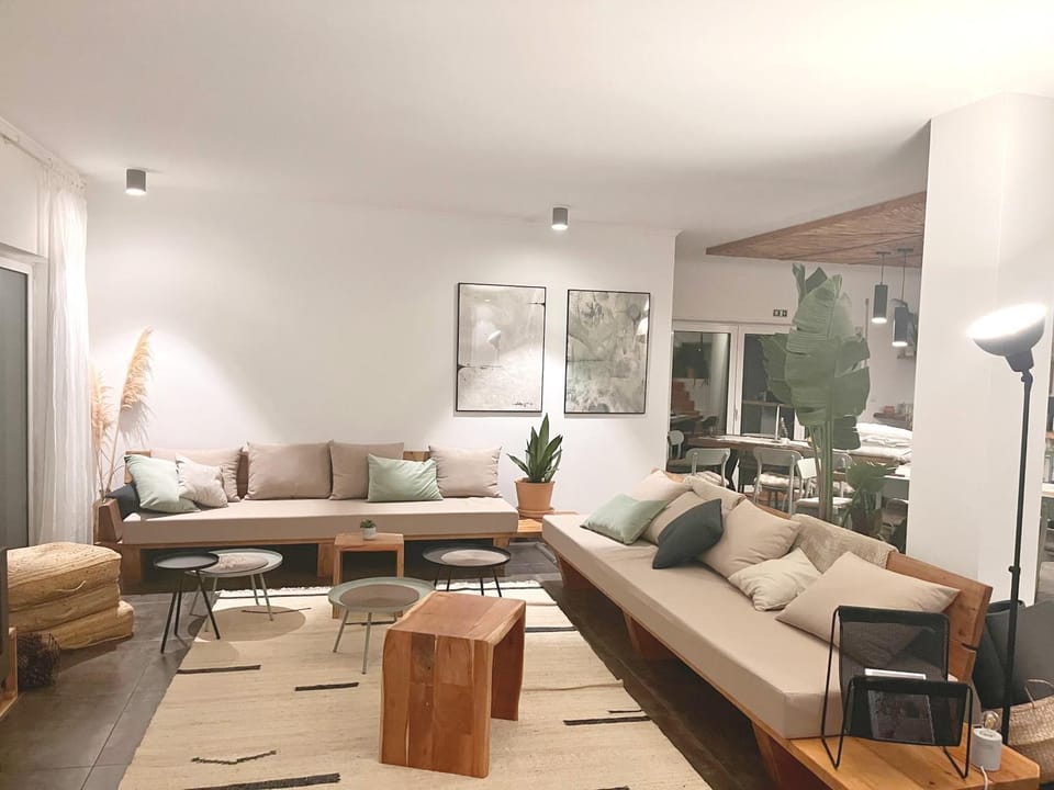 Communal lounge/ TV room