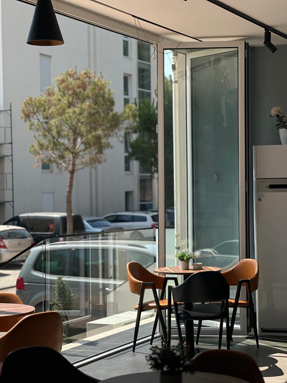 Lounge or bar, minibar