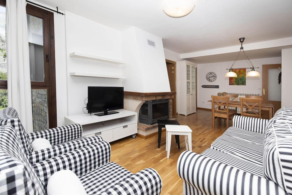 Communal lounge/ TV room, Living room
