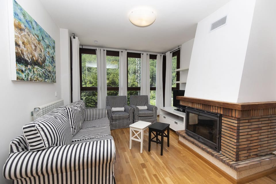 Communal lounge/ TV room, Living room