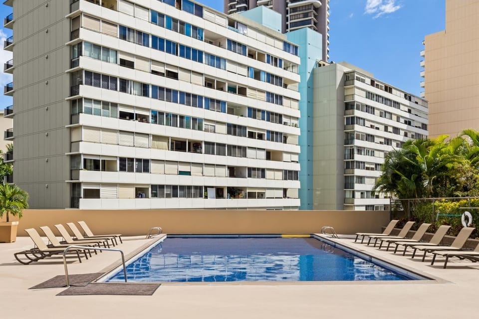 Honolulu Condo Stay w/ Balcony: Walk to Beaches! House in McCully-Moiliili