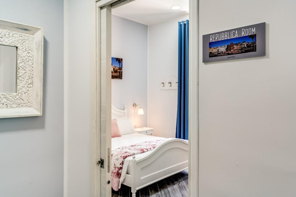 Photo of the whole room, Bedroom