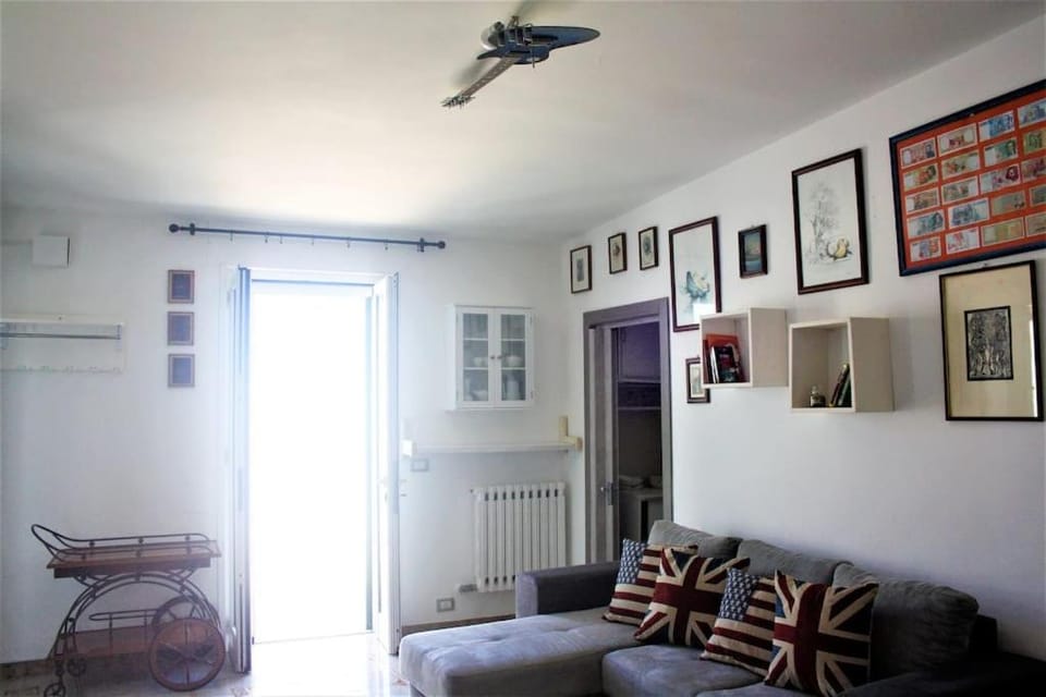 Living room, Seating area, air conditioner