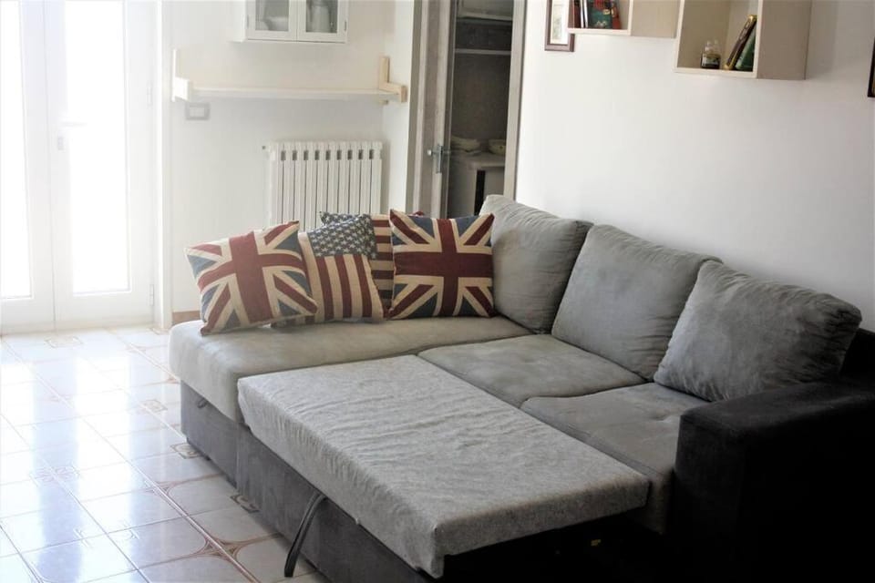 Bed, Living room