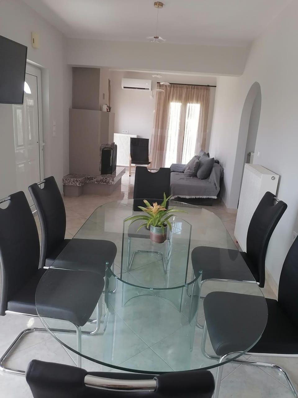 Seating area, Dining area