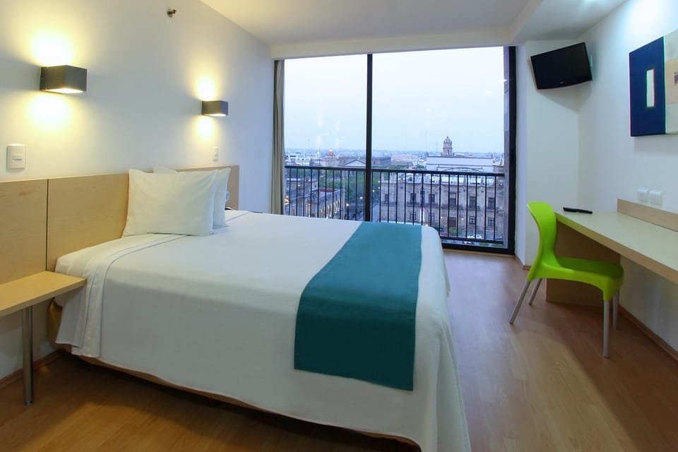 Bedroom, City view