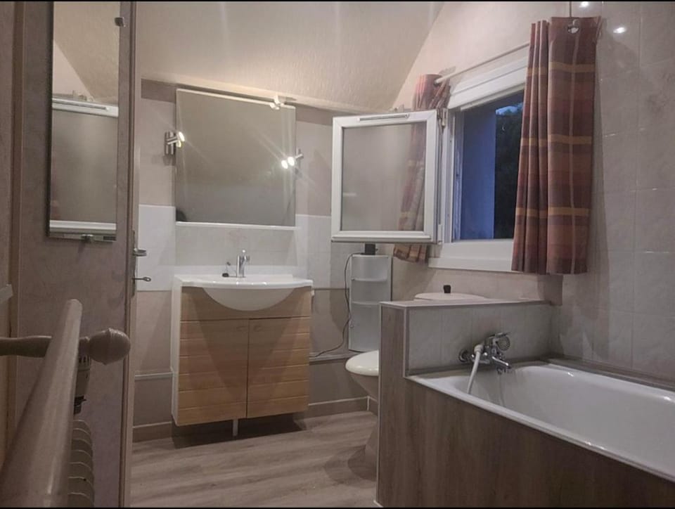 Shower, Bathroom, Bath, towels