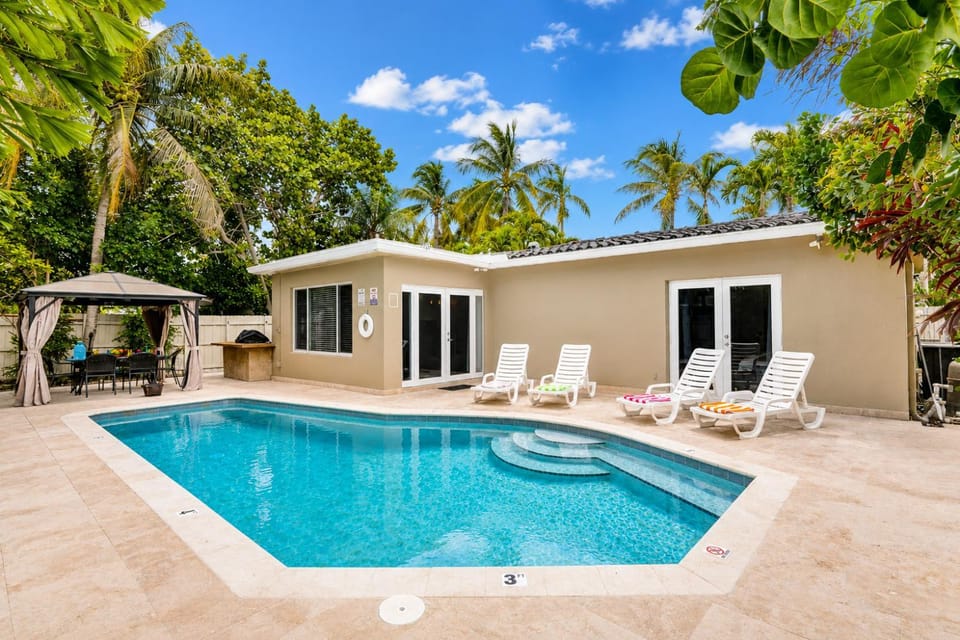 Property building, Patio, Pool view, Swimming pool, sunbed
